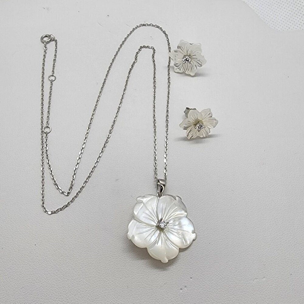 Brand New Sterling Silver 925 Pearl White Flower Earrings Necklace Set - Picture 1 of 7